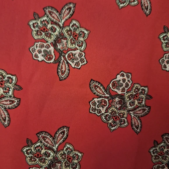 LOFT Red Floral Blouse - Picture 5 of 6